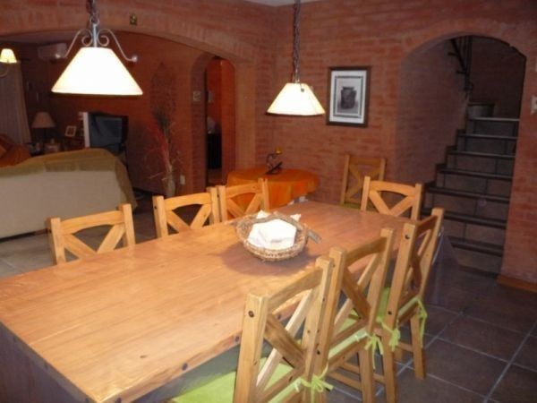 Hermosa casa para alquilar a tres cuadras del mar en Pinares.